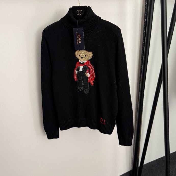 Светр жіночий