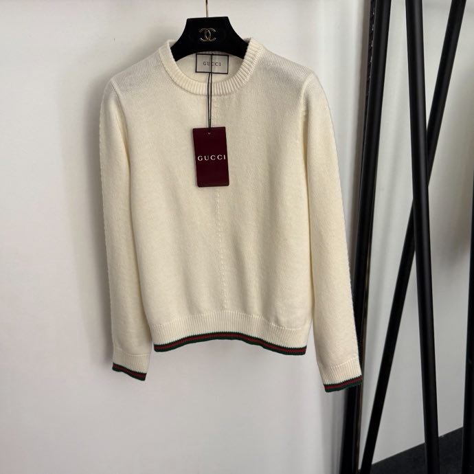 Свитер женский