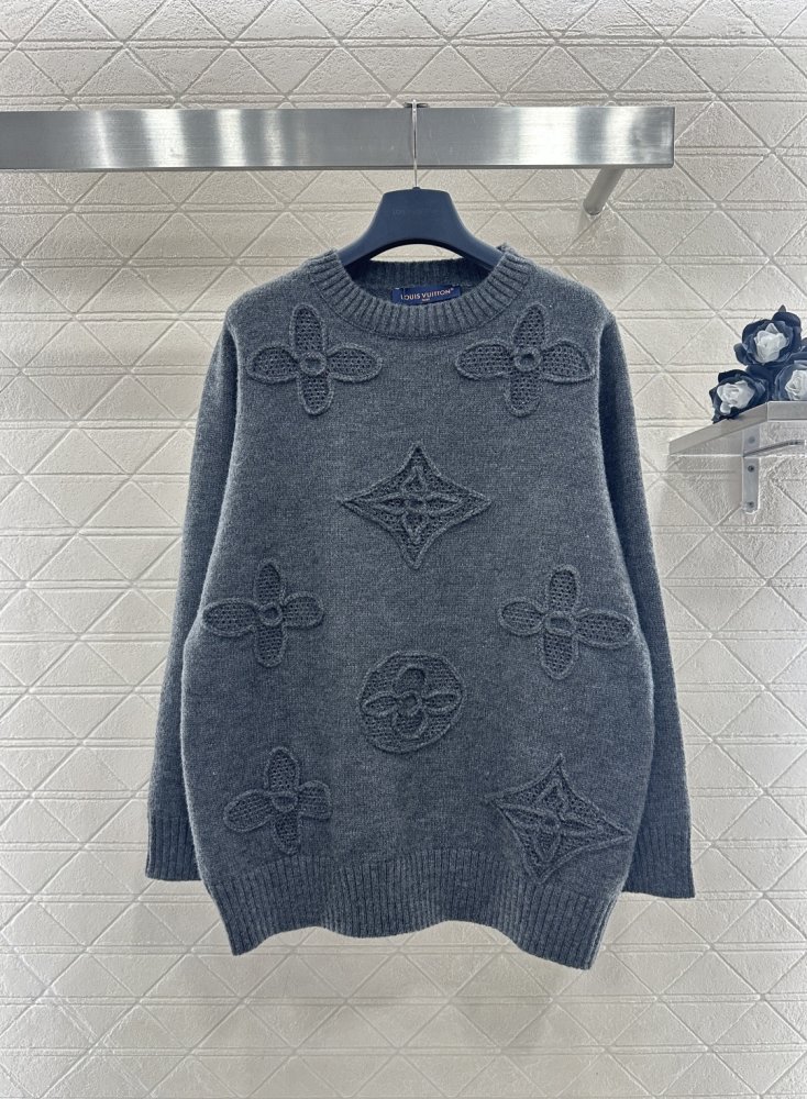 Свитер женский