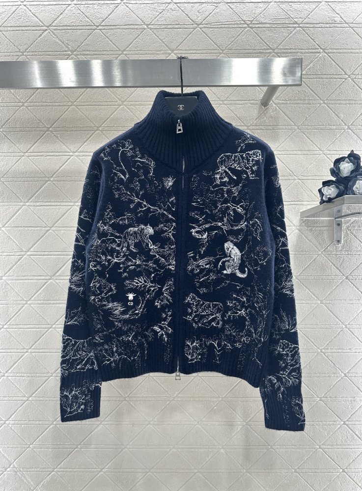 Свитер женский