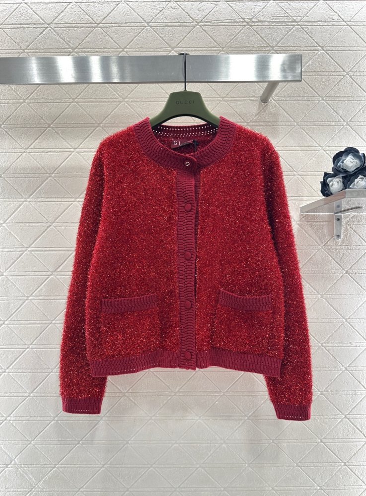 Светр жіночий