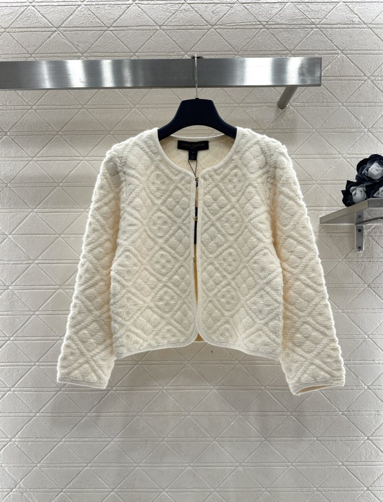 Светр жіночий