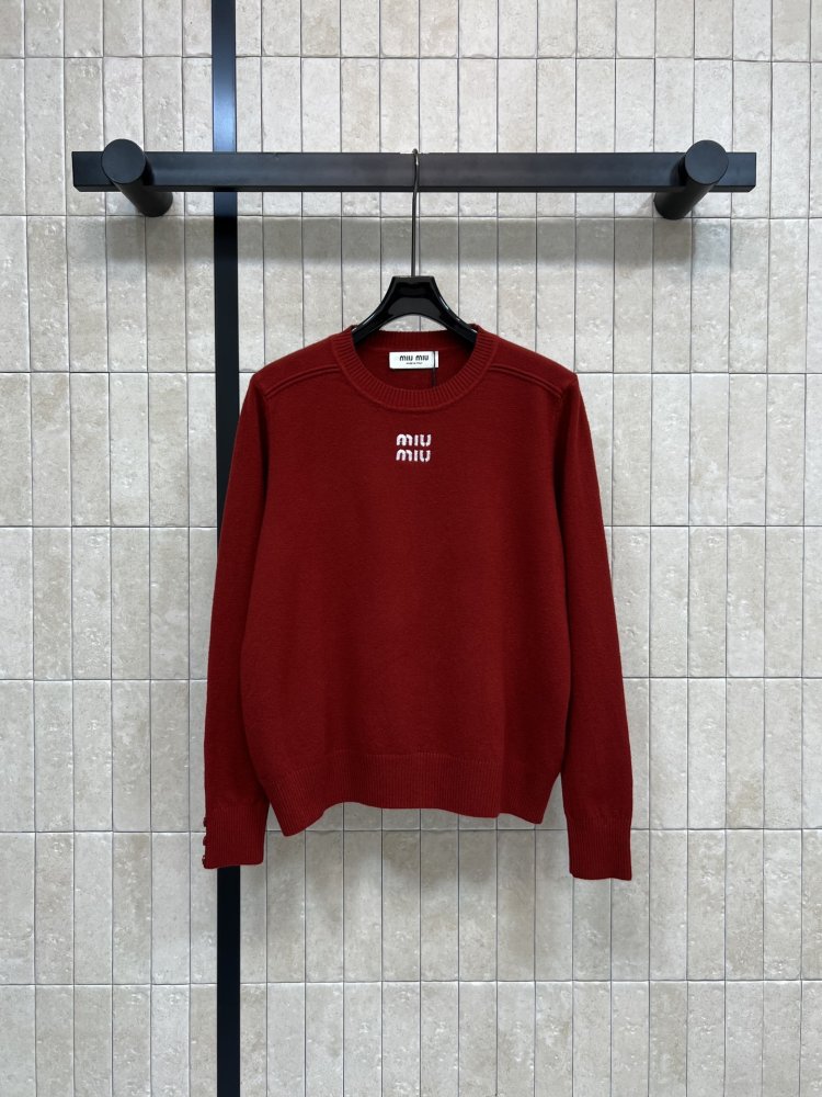 Светр жіночий