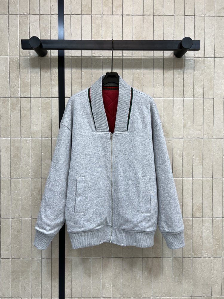 Светр жіночий