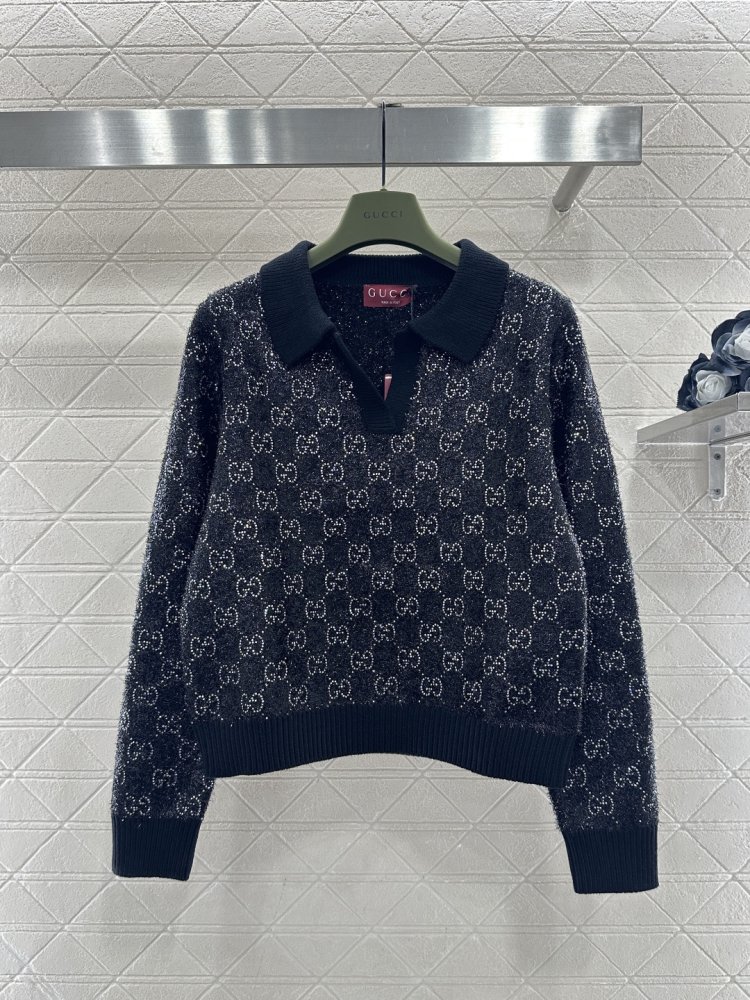 Светр жіночий