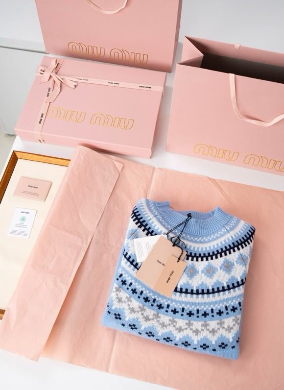 Свитер женский фото 2