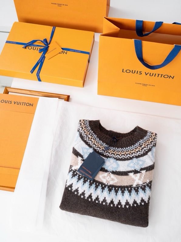 Светр жіночий фото 2