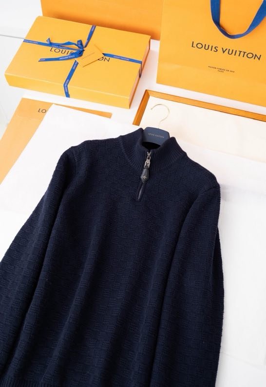 Светр жіночий фото 2