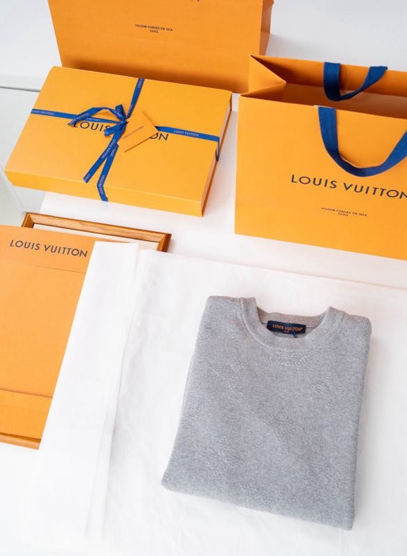 Светр жіночий фото 2