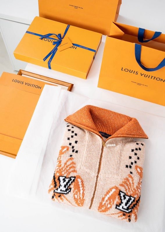 Свитер женский фото 2