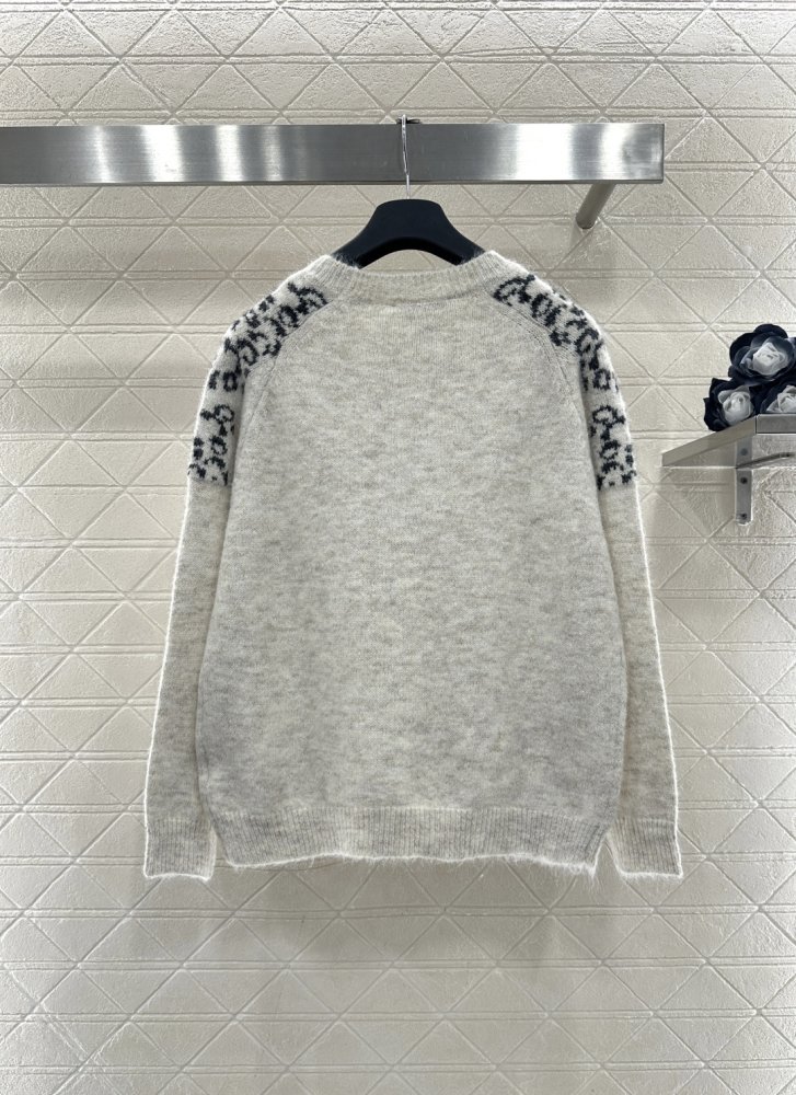 Светр жіночий фото 2