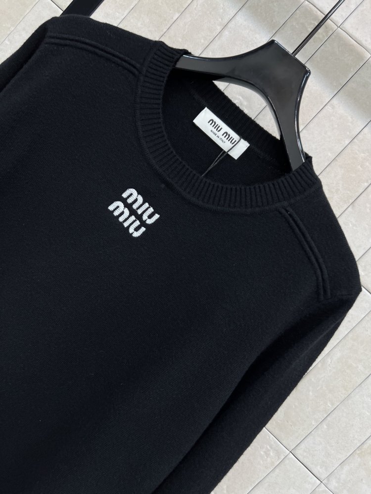 Светр жіночий фото 2