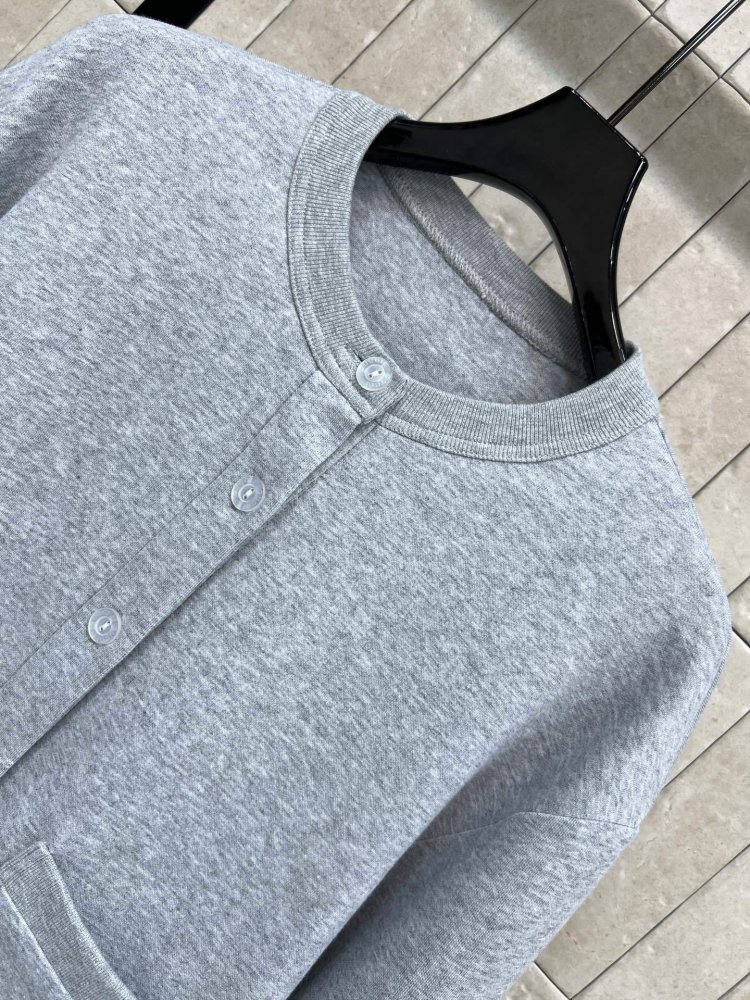 Светр жіночий фото 2