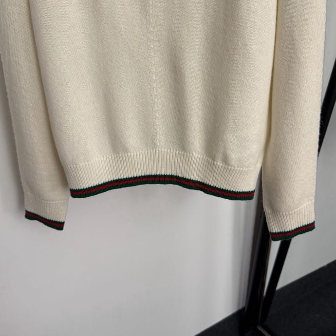 Свитер женский фото 3