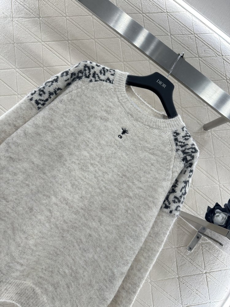 Светр жіночий фото 3