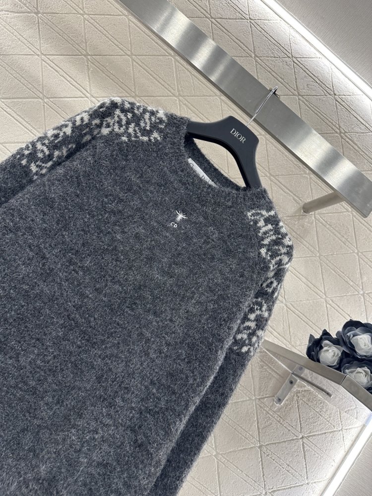 Светр жіночий фото 3