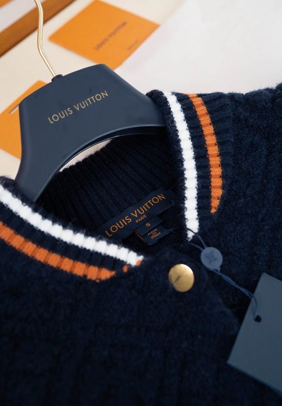 Светр жіночий фото 4