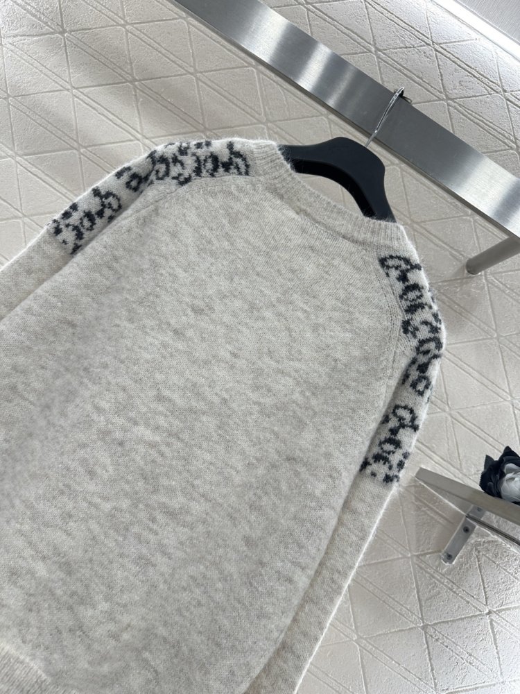 Светр жіночий фото 4