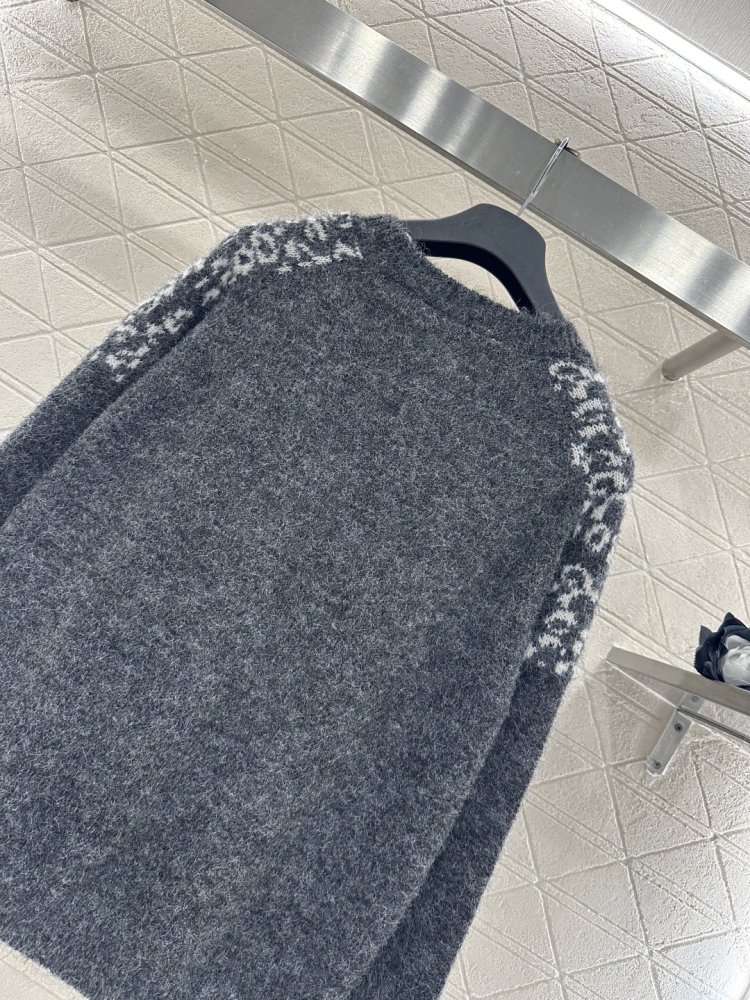 Светр жіночий фото 4