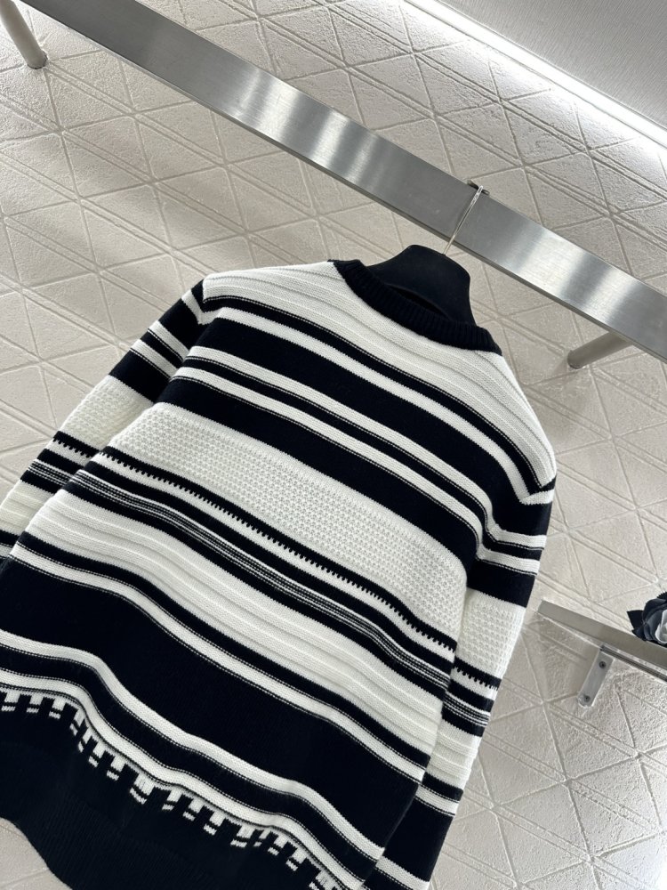 Светр жіночий фото 4