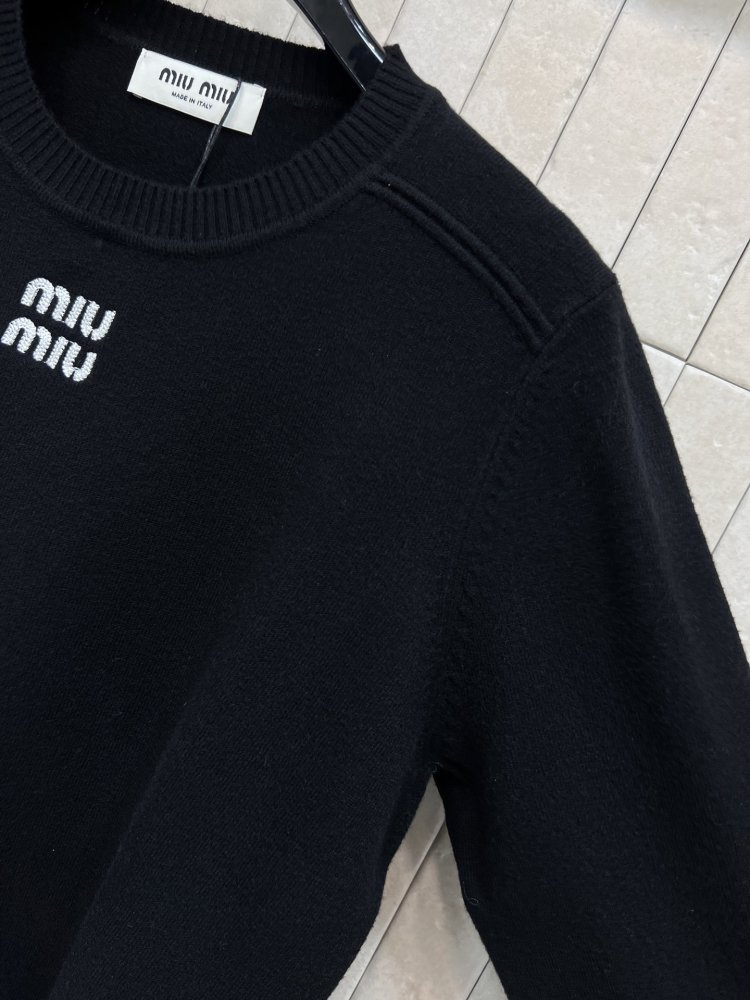 Светр жіночий фото 4