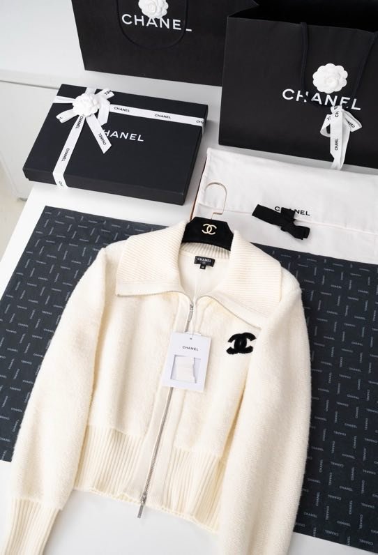 Светр жіночий фото 5