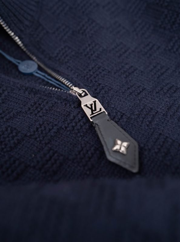 Светр жіночий фото 5