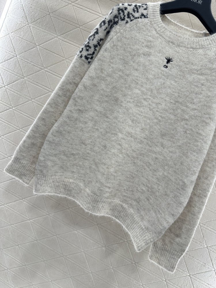 Светр жіночий фото 5