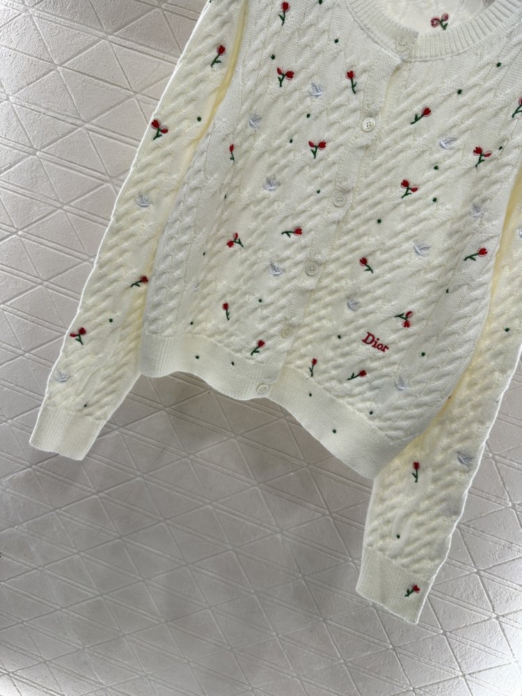 Светр жіночий фото 5