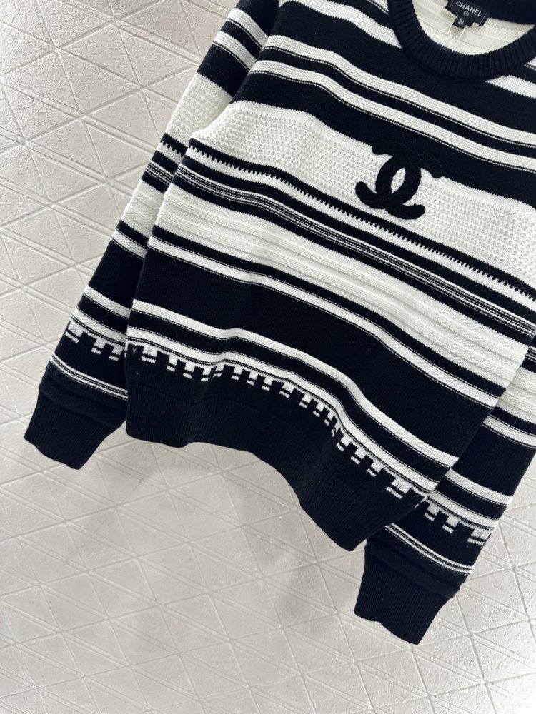 Светр жіночий фото 5