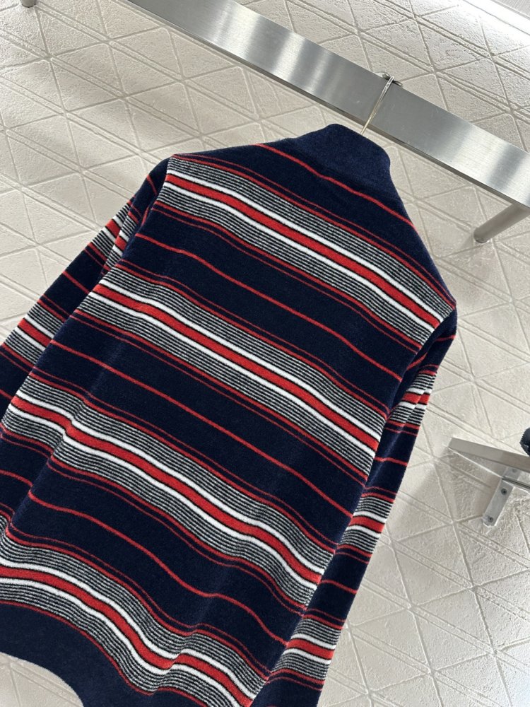 Pullover female фото 5