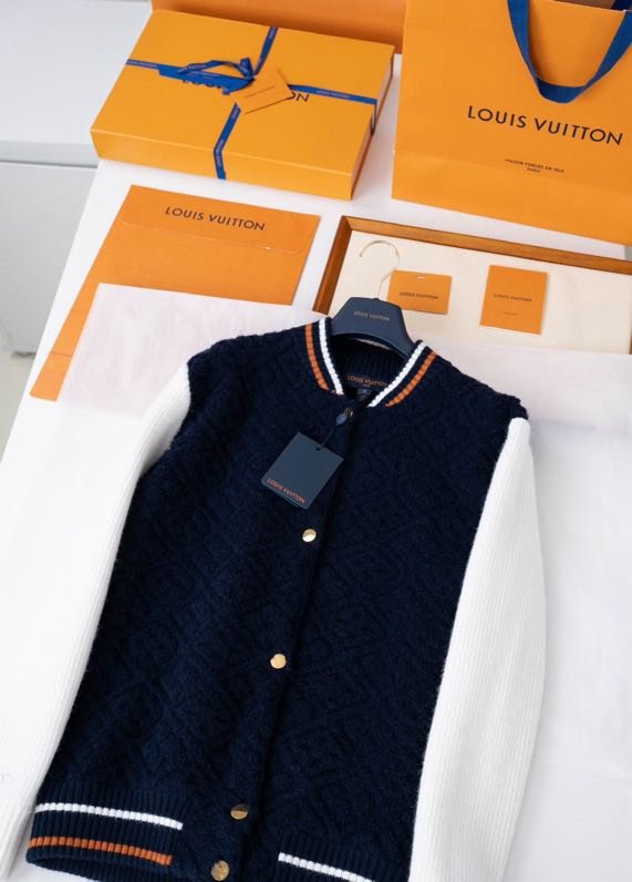 Светр жіночий фото 6