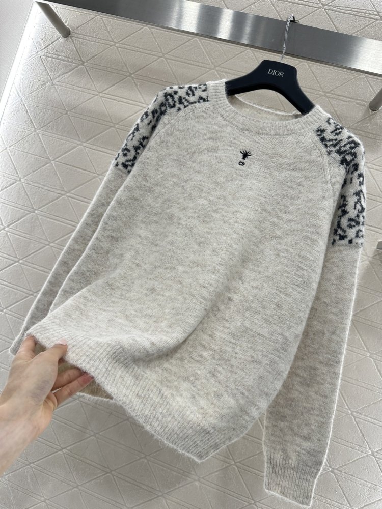 Светр жіночий фото 6