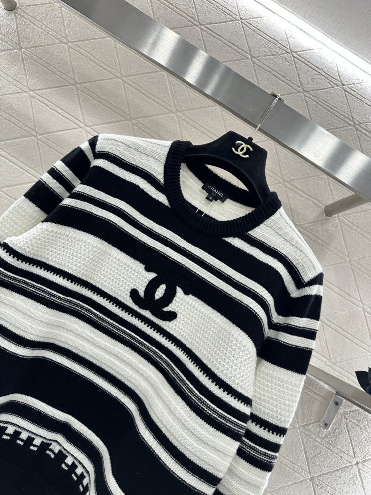 Светр жіночий фото 6