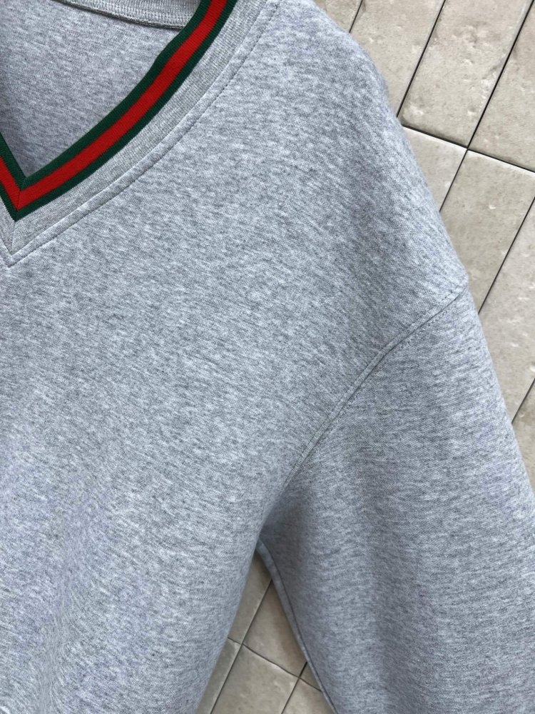 Светр жіночий фото 6