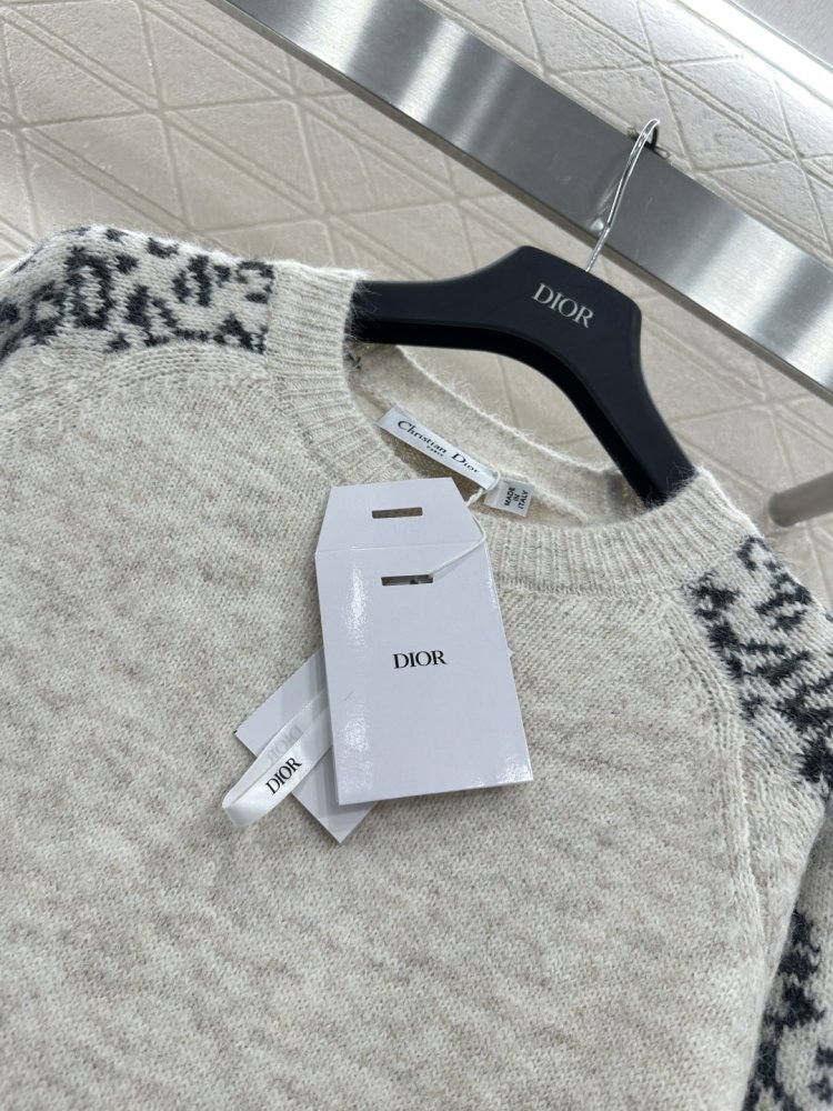 Светр жіночий фото 7