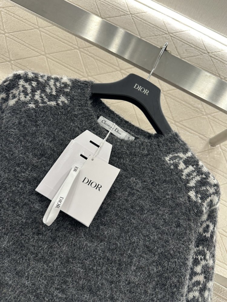 Светр жіночий фото 7