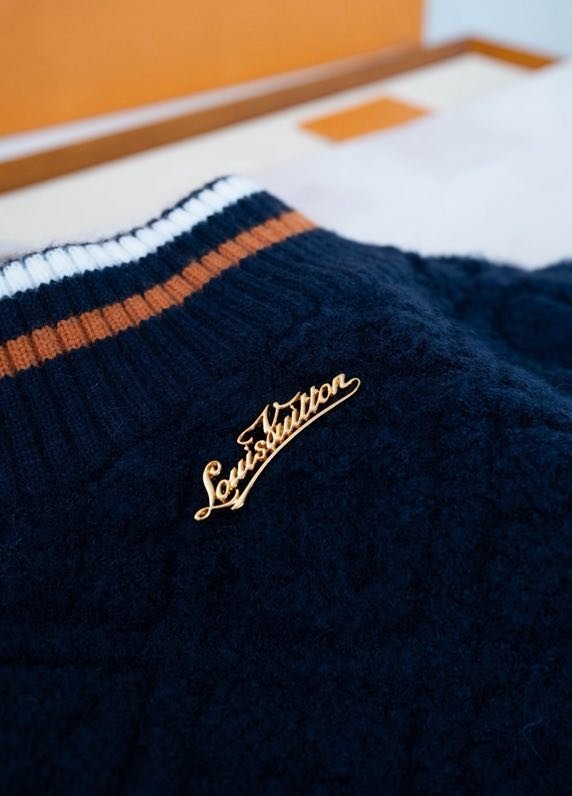 Светр жіночий фото 8