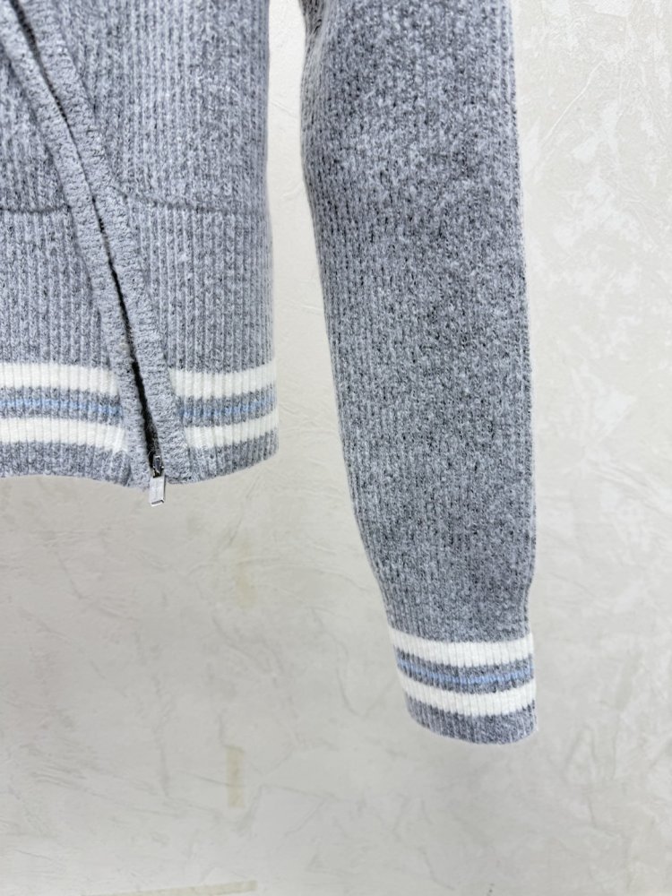 Свитер женский фото 8