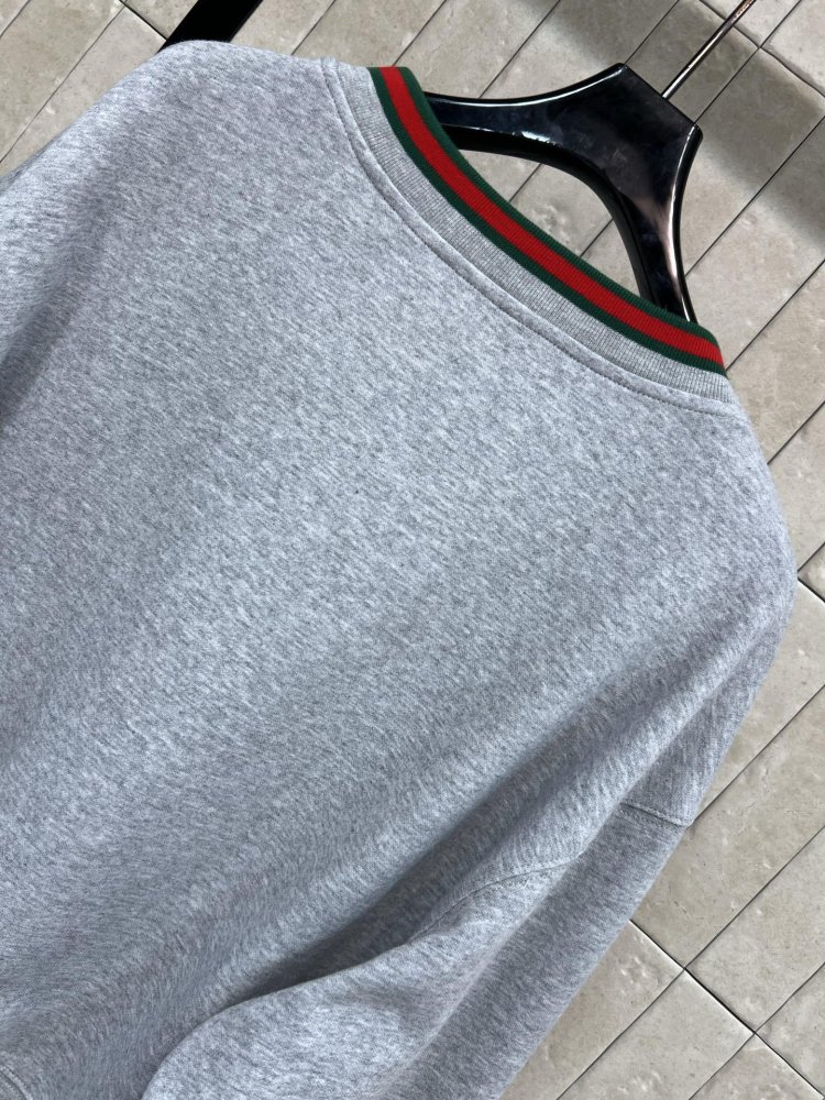 Светр жіночий фото 8