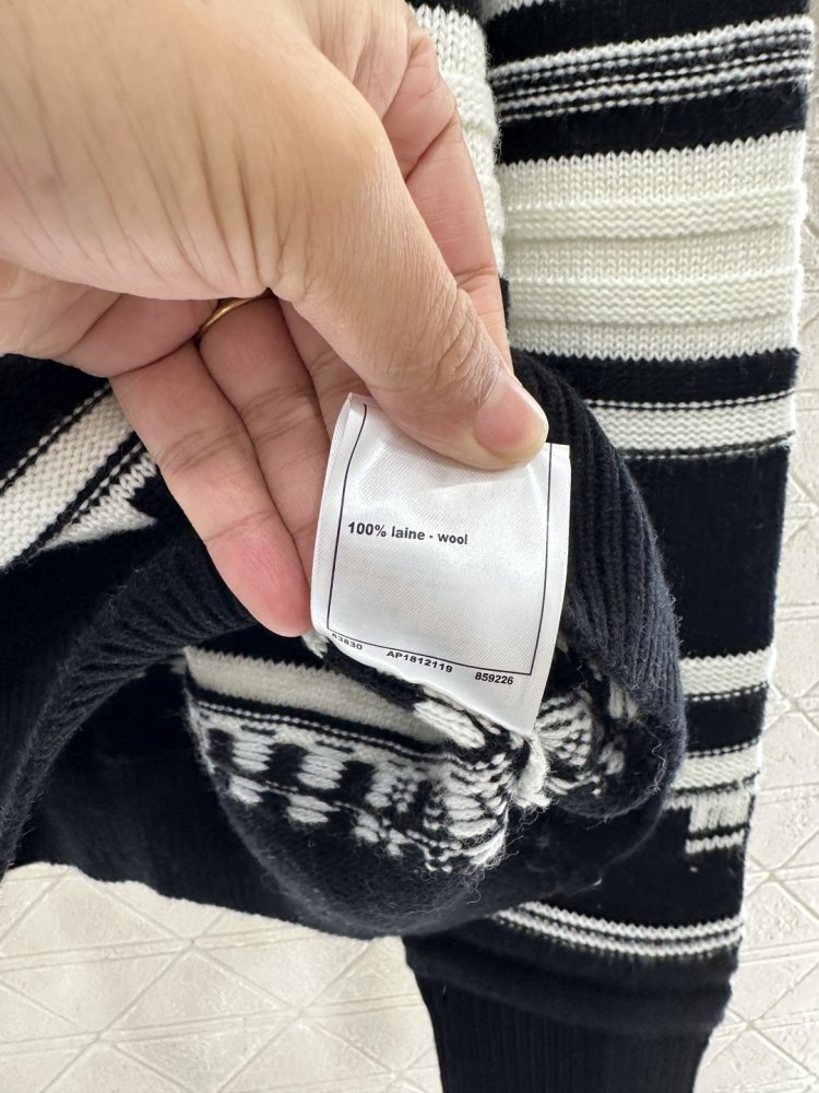 Светр жіночий фото 9