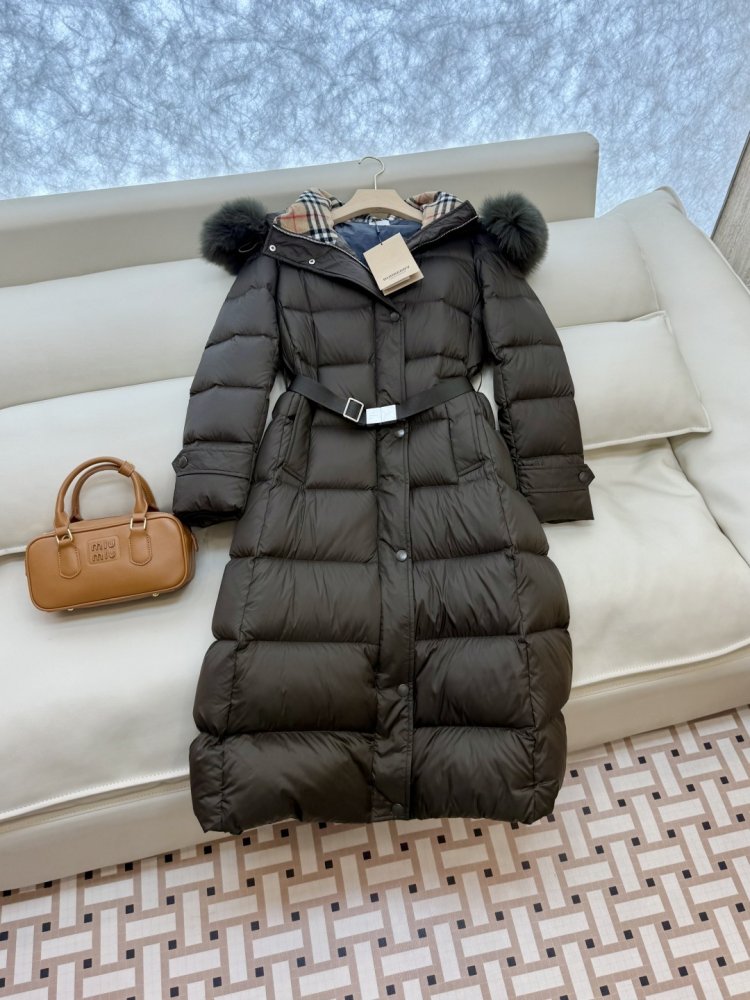 Свободный пуховик Burberry с воротником из лисьего меха фото 3