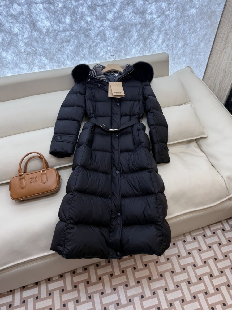 Свободный пуховик Burberry с воротником из лисьего меха фото 3