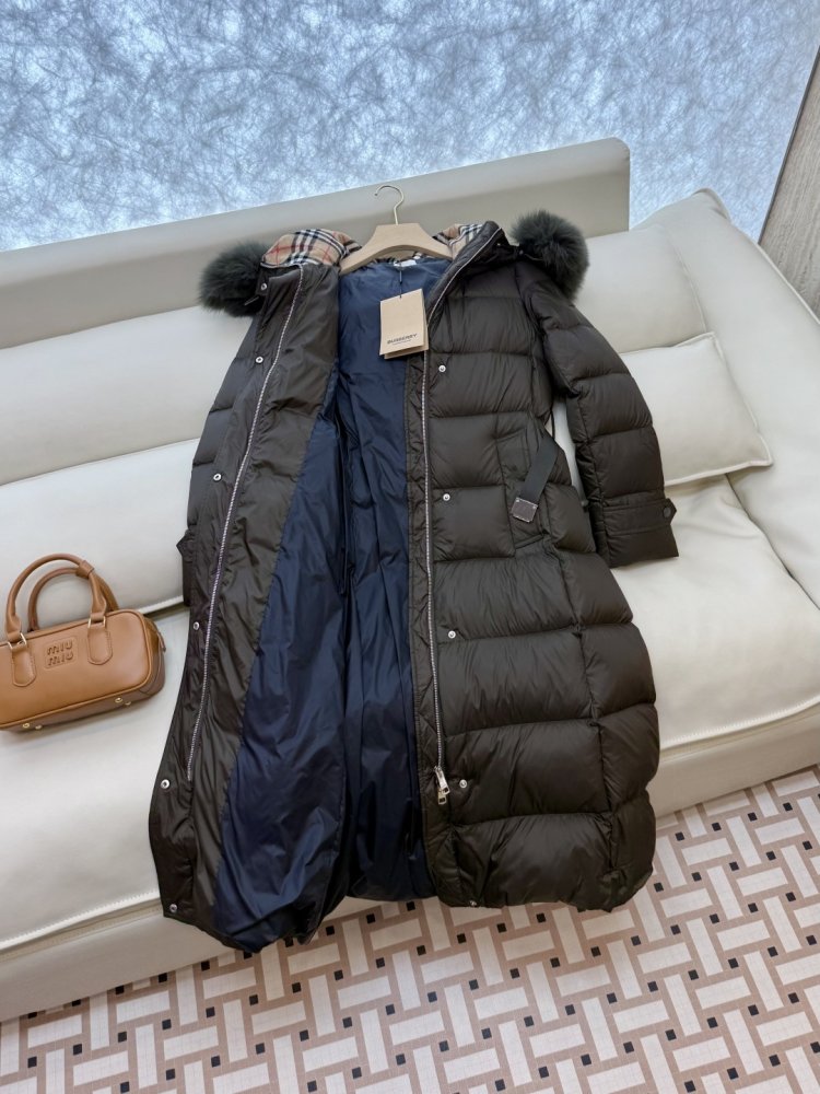 Свободный пуховик Burberry с воротником из лисьего меха фото 5