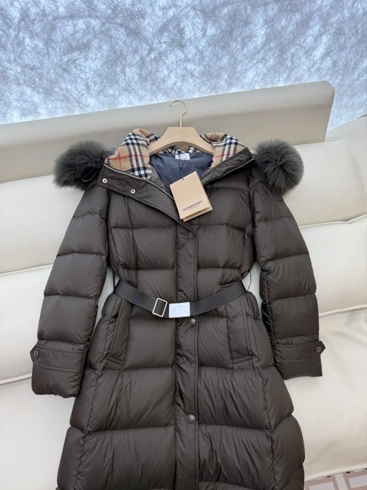 Свободный пуховик Burberry с воротником из лисьего меха фото 6