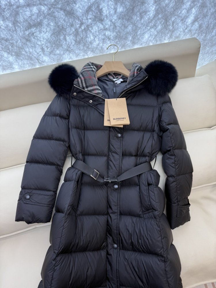 Свободный пуховик Burberry с воротником из лисьего меха фото 6