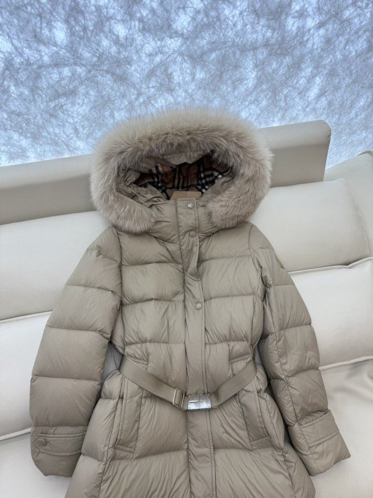 Свободный пуховик Burberry с воротником из лисьего меха фото 7