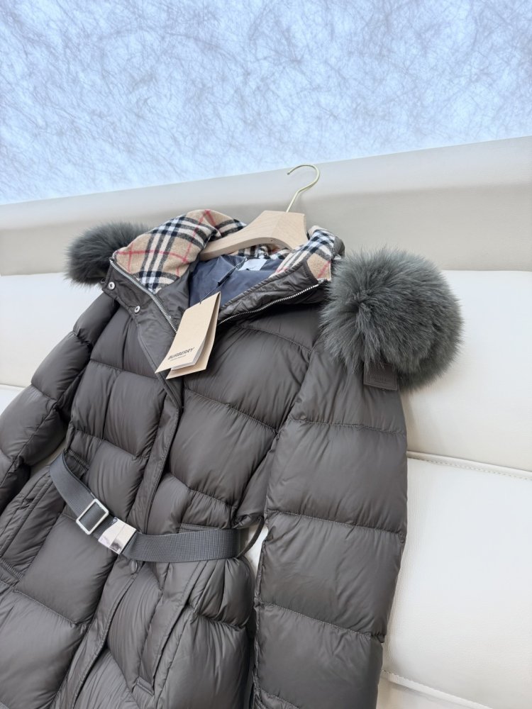 Свободный пуховик Burberry с воротником из лисьего меха фото 7