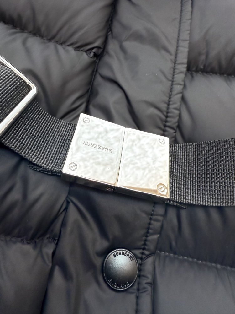Свободный пуховик Burberry с воротником из лисьего меха фото 7