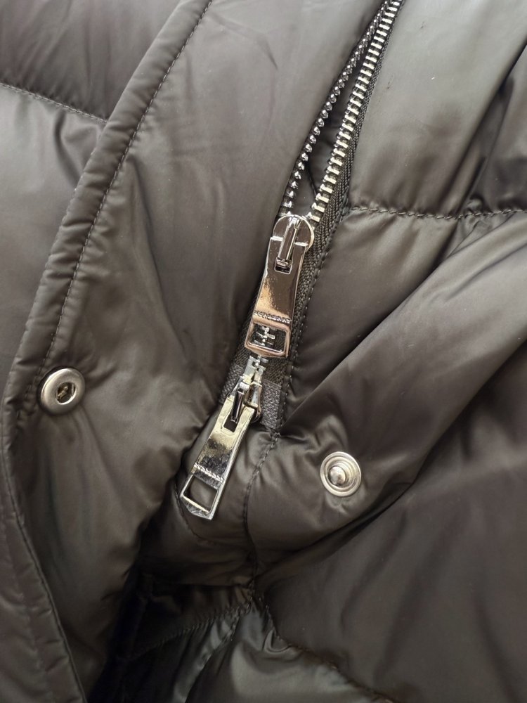 Свободный пуховик Burberry с воротником из лисьего меха фото 9